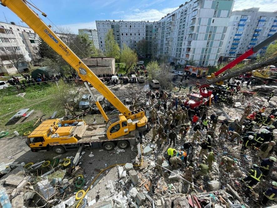 Внаслідок обстрілу пошкоджено десять багатоквартирних будинків в Умані, є загиблі Внаслідок обстрілу пошкоджено десять багатоквартирних будинків в Умані, є загиблі