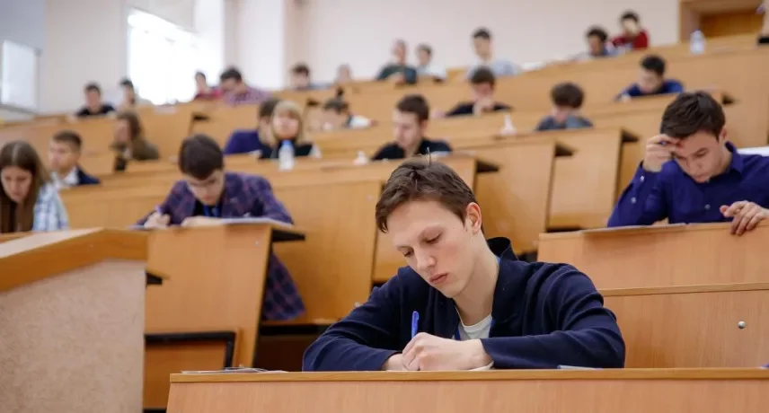 МОН скоротило ліцензійні обсяги набору студентів для вишів МОН скоротило ліцензійні обсяги набору студентів для вишів