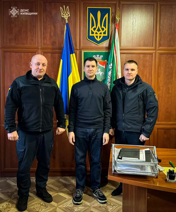 Начальник Білоцерківського районного управління представили офіцерів-рятувальників громади