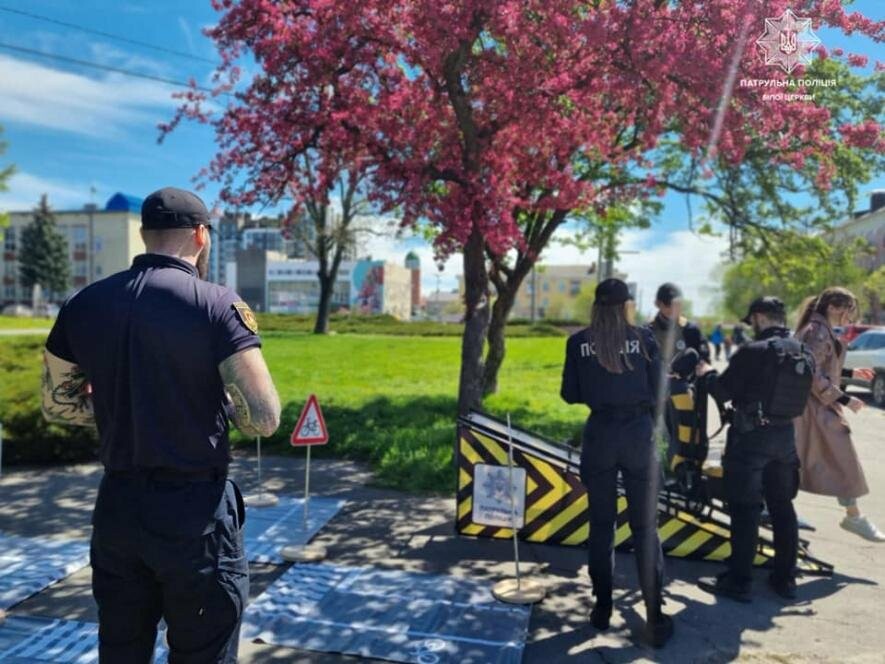 Патрульні Білої Церкви провели цікавий та корисний пізнавальний захід для місцевих мешканців Патрульні Білої Церкви провели цікавий та корисний пізнавальний захід для місцевих мешканців