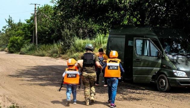 У Межівській громаді Дніпропетровщини оголосили примусову евакуцію родин з дітьми У Межівській громаді Дніпропетровщини оголосили примусову евакуцію родин з дітьми