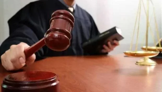 Судді повертають собі величезні пенсії Судді повертають собі величезні пенсії