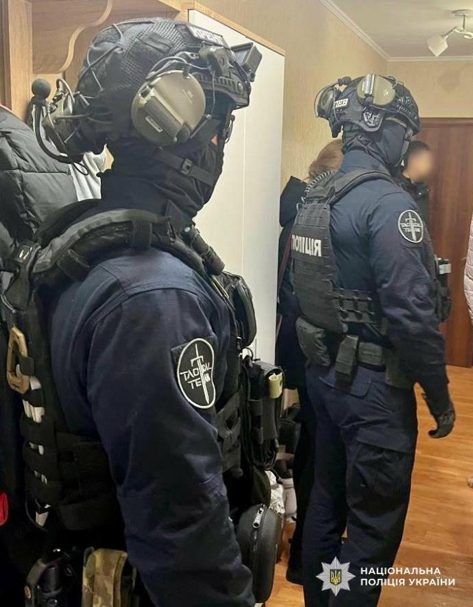 Нацполіція викрила групу шахраїв, що виманювали кошти за «зцілення», як «помічники екстрасенсів»