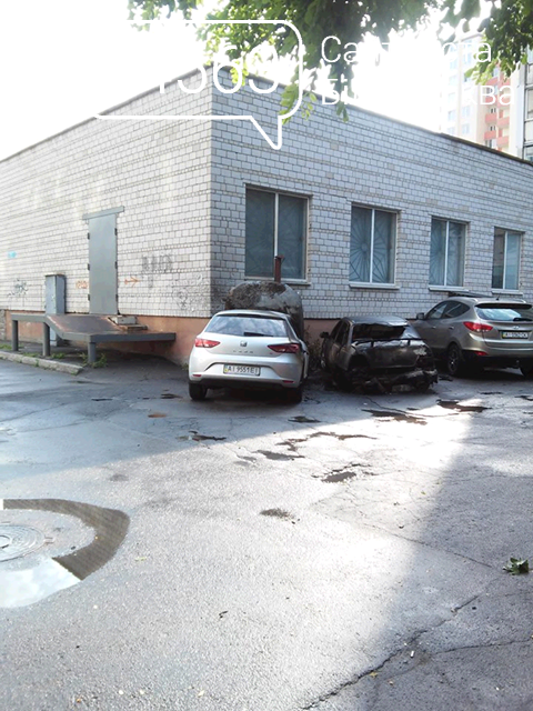 У Білій Церкві рятувальники оперативно ліквідували загоряння двох а... У Білій Церкві рятувальники оперативно ліквідували загоряння двох автомобілів