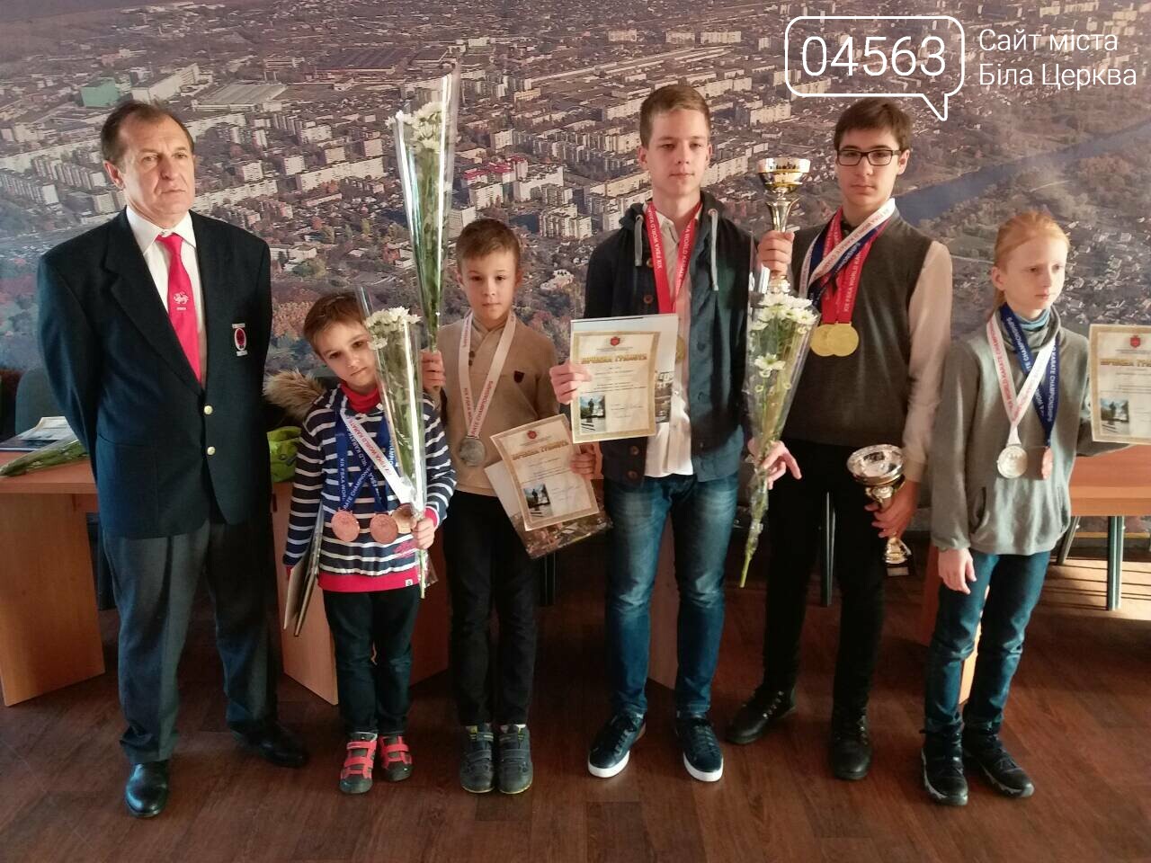 Міський голова відзначив нагородами білоцерківських спортсменів, які привезли медалі з Англії Міський голова відзначив нагородами білоцерківських спортсменів, які привезли медалі з Англії