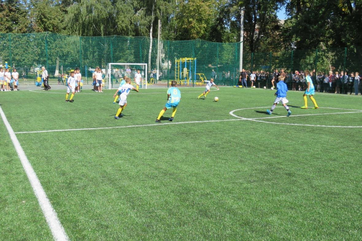 Учні школи №5 будуть тренуватися на новому спортивному майданчику Учні школи №5 будуть тренуватися на новому спортивному майданчику
