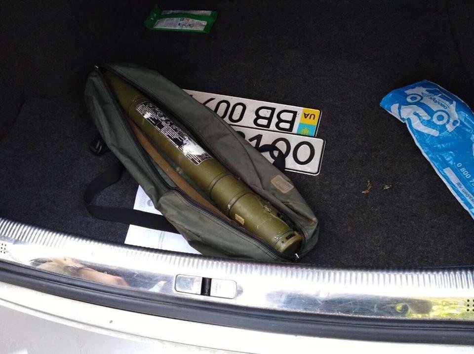 У банди, що полювала на елітні автомобілі виявили гранотомети «РПГ-18» У банди, що полювала на елітні автомобілі виявили гранотомети «РПГ-18»