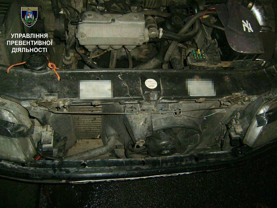 У Білій Церкві патрульні виявили автомобіль з пошкодженими номерами агрегатів У Білій Церкві патрульні виявили автомобіль з пошкодженими номерами агрегатів