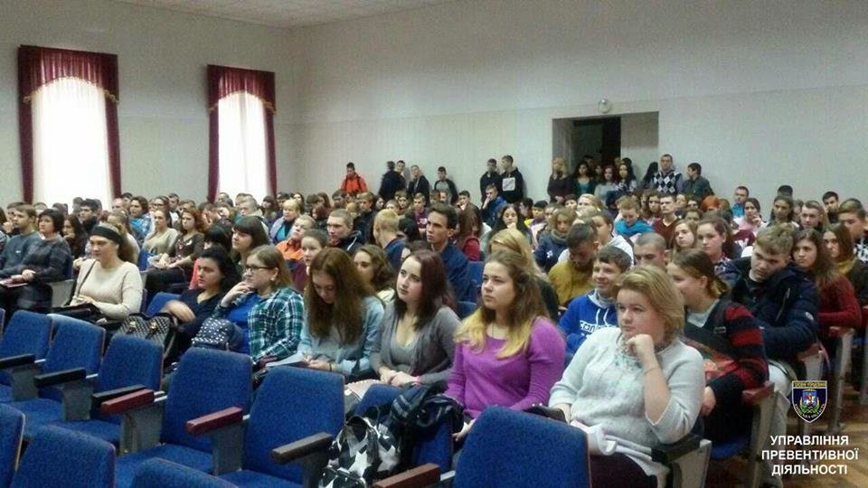 Білоцерківські поліцейські провели пізнавальну лекцію для студентів Білоцерківські поліцейські провели пізнавальну лекцію для студентів