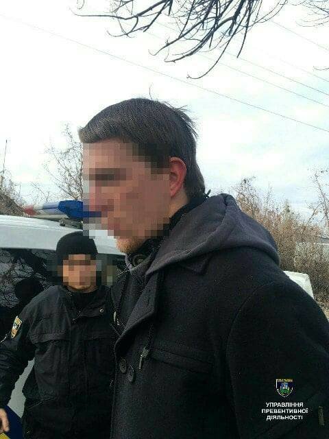 У Білій Церкві по вулиці Глиняна затримали 26-річного чоловіка з наркотиками У Білій Церкві по вулиці Глиняна затримали 26-річного чоловіка з наркотиками