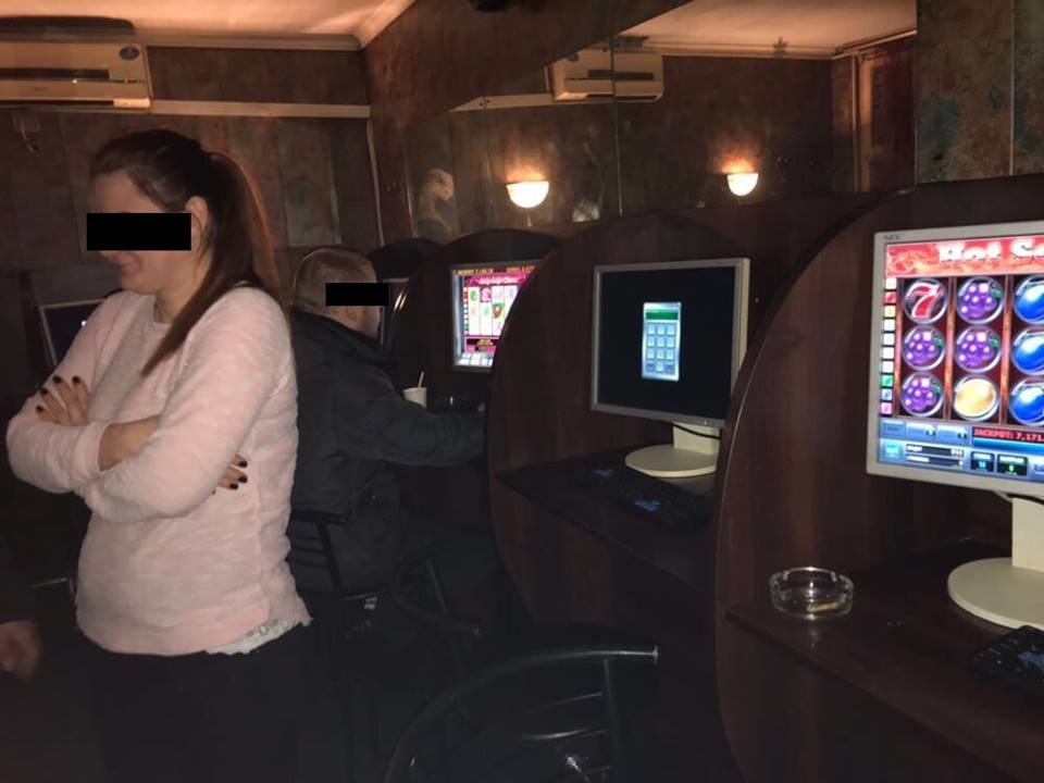 У Білій Церкві поліцейські прикрили два гральних заклади У Білій Церкві поліцейські прикрили два гральних заклади