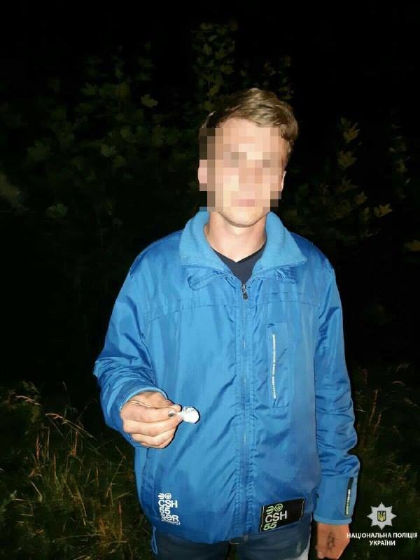 На Білоцерківщині патрульна поліція затримала чоловіка з па..., фото-1 На Білоцерківщині патрульна поліція затримала чоловіка з пакетиком наркотичної суміші, фото-1