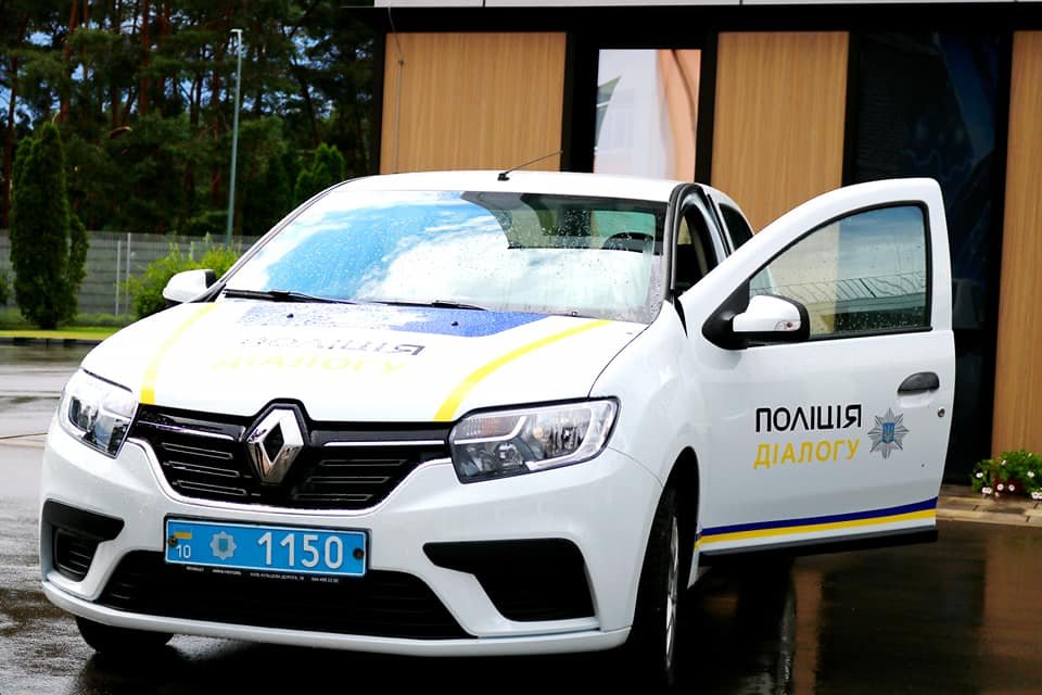 Поліціянти Білоцерківщини отримали нове авто від президента ФК 