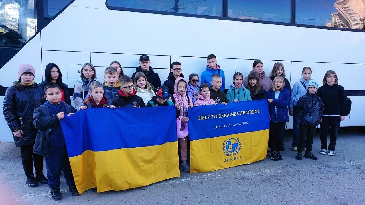 30 дітей пільгових категорій Київщини вирушили в туристичну подорож до Королівства Іспанії