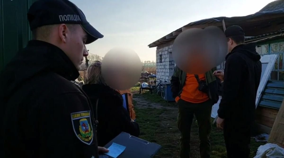 Знущався над тваринами, морив голодом: 9 собак вилучила поліція Київщини у чоловіка, який жорстоко поводився із тваринами