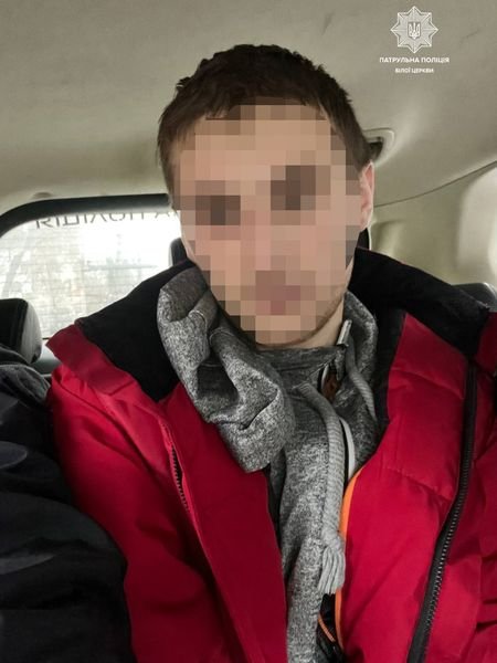 За позавчорашню добу патрульні виявили у двох осіб, ймовірно, наркотичні речовини
