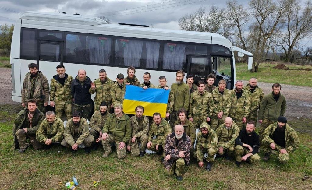 Ще 130 українських військовослужбовців звільнено з російського полону