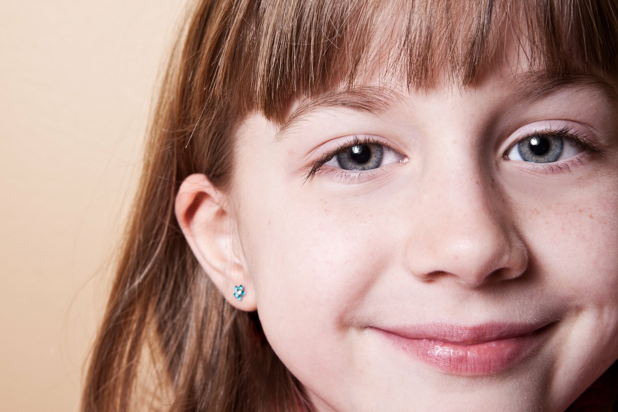 У якому віці краще проколоти дитині вуха?