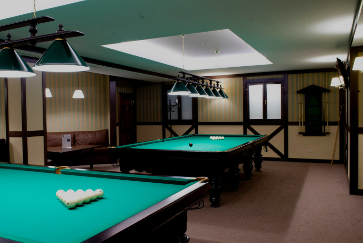 готель з більярдом готель з більярдом